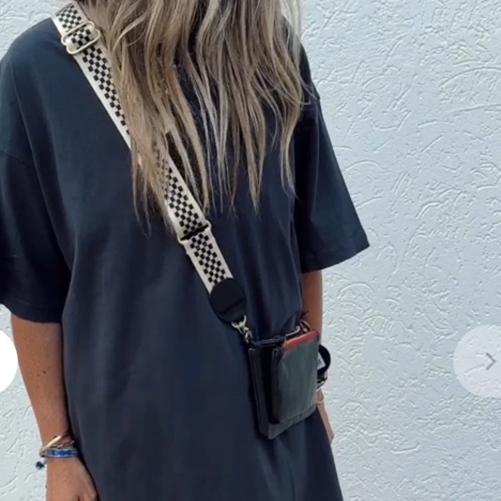 Oversized Tee - Picture 2 of 5